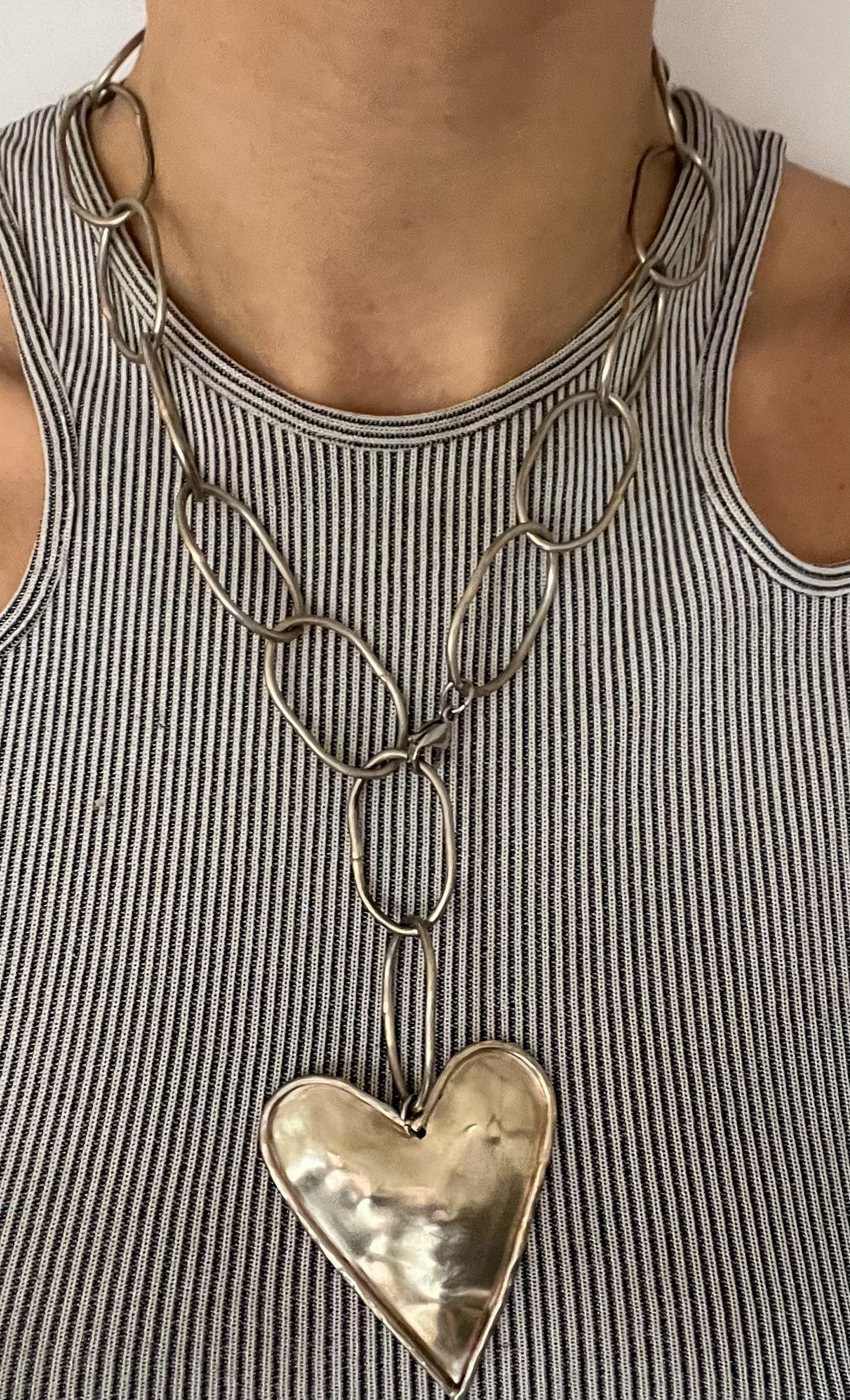 Corazón con cadena hecha a mano