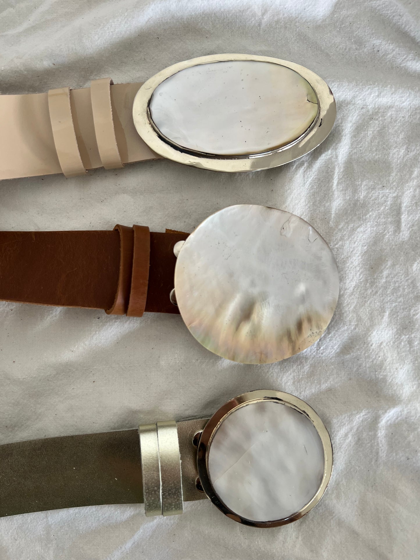 Cinto de cuero y nácar