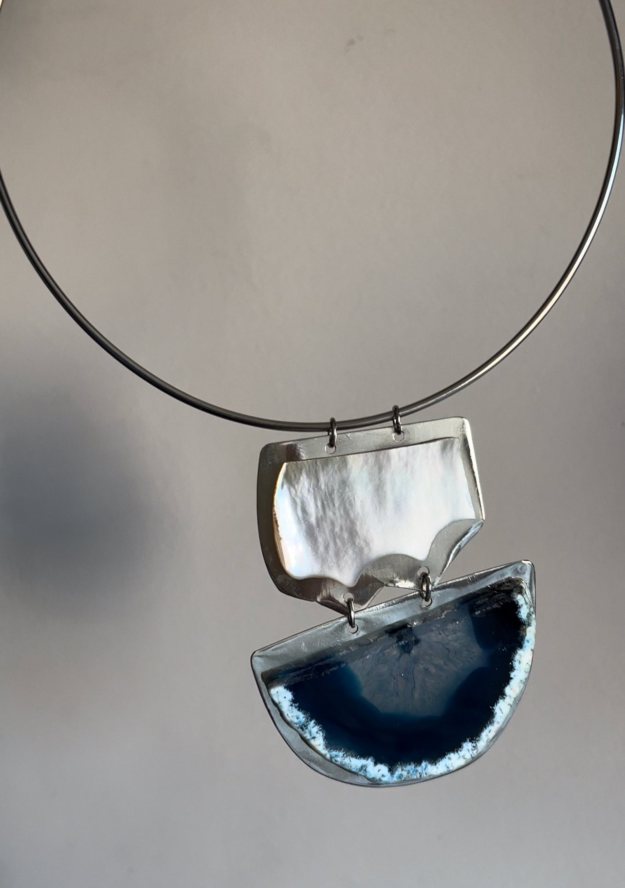 Gargantilla simple con ágata y nácar