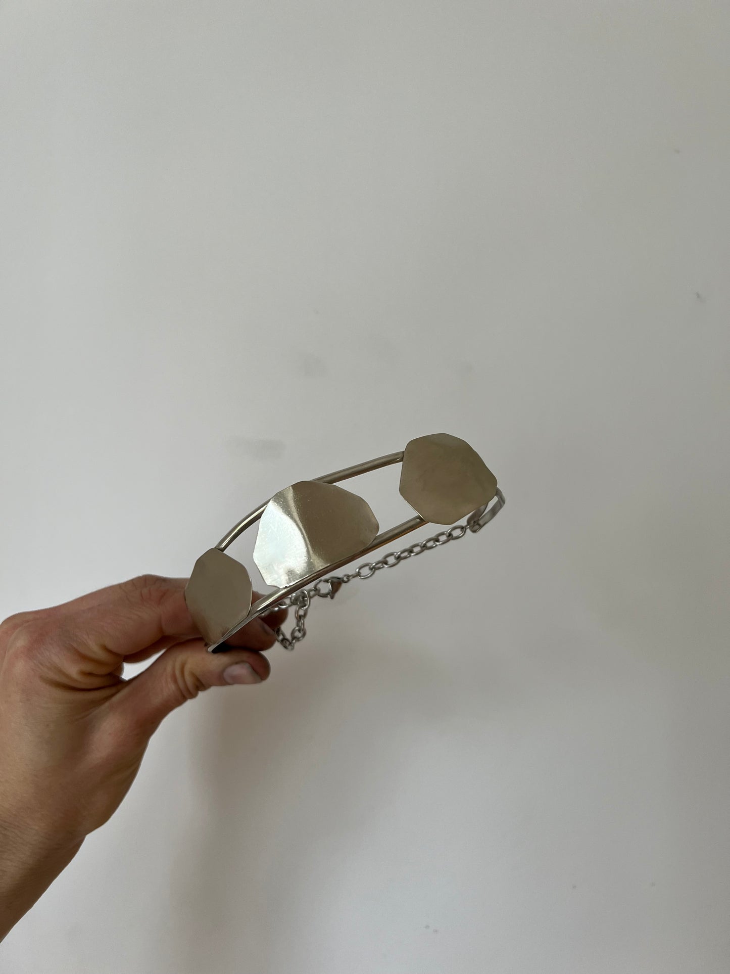 Gargantilla doble con piezas irregulares