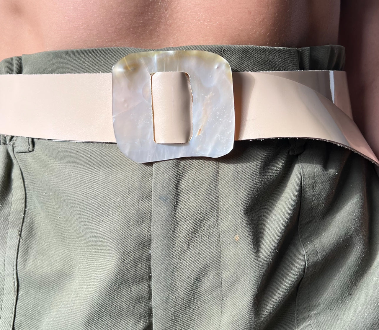 Faja de cuero con nácar irregular