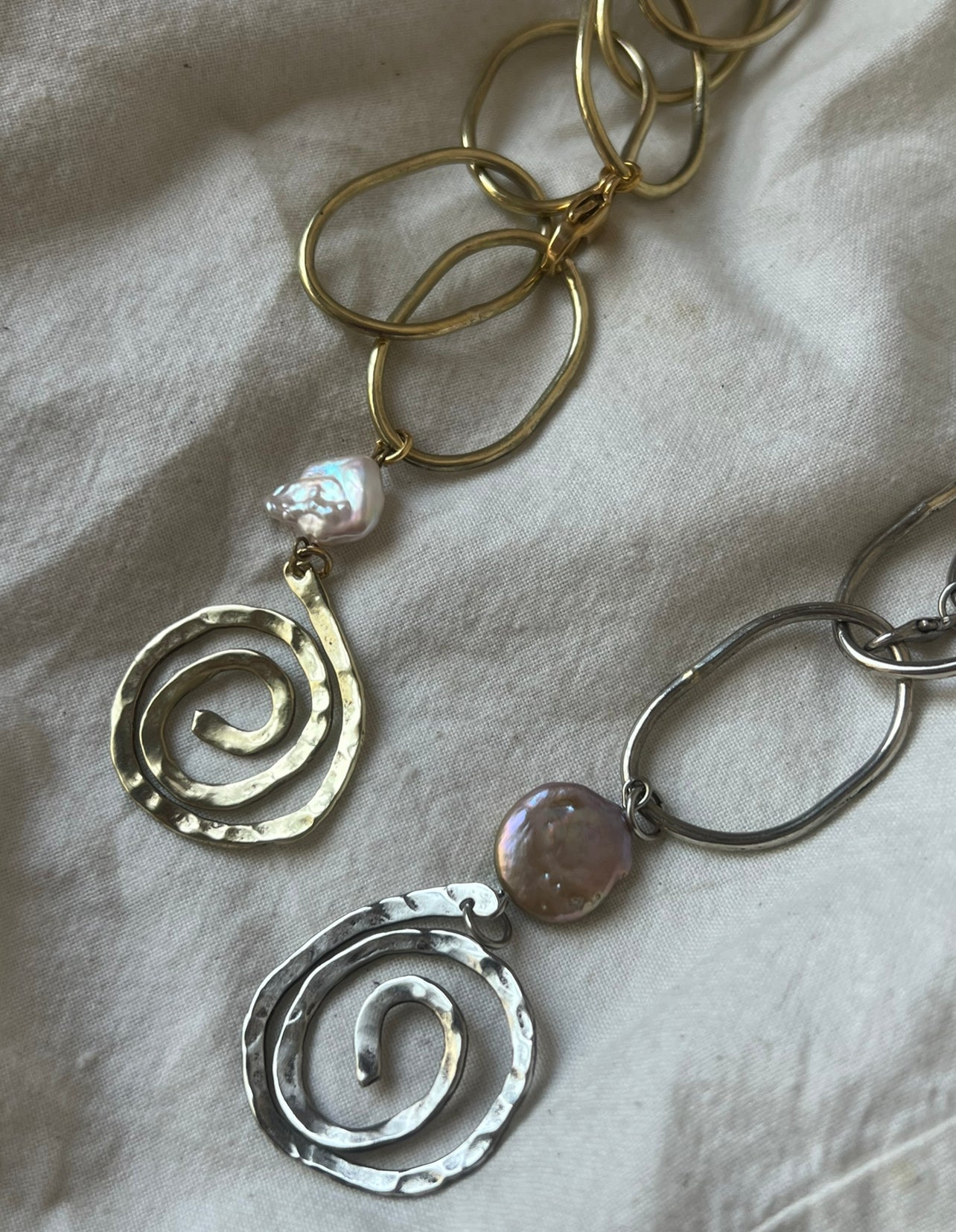 Espiral con cadena hecha a mano