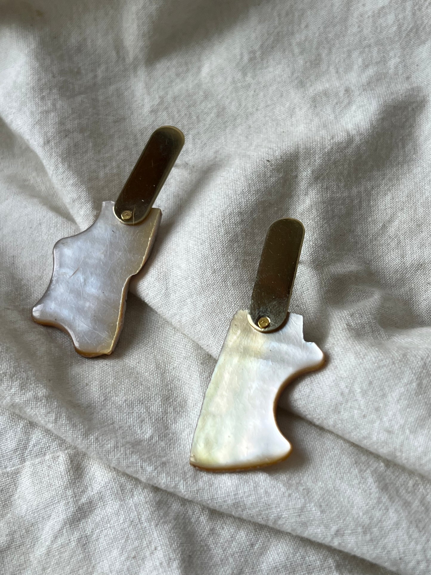 Caravanas nácar irregulares