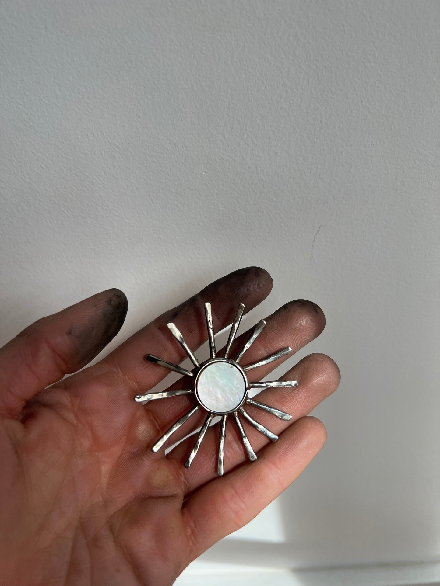 Collar Sol chico nácar redondo