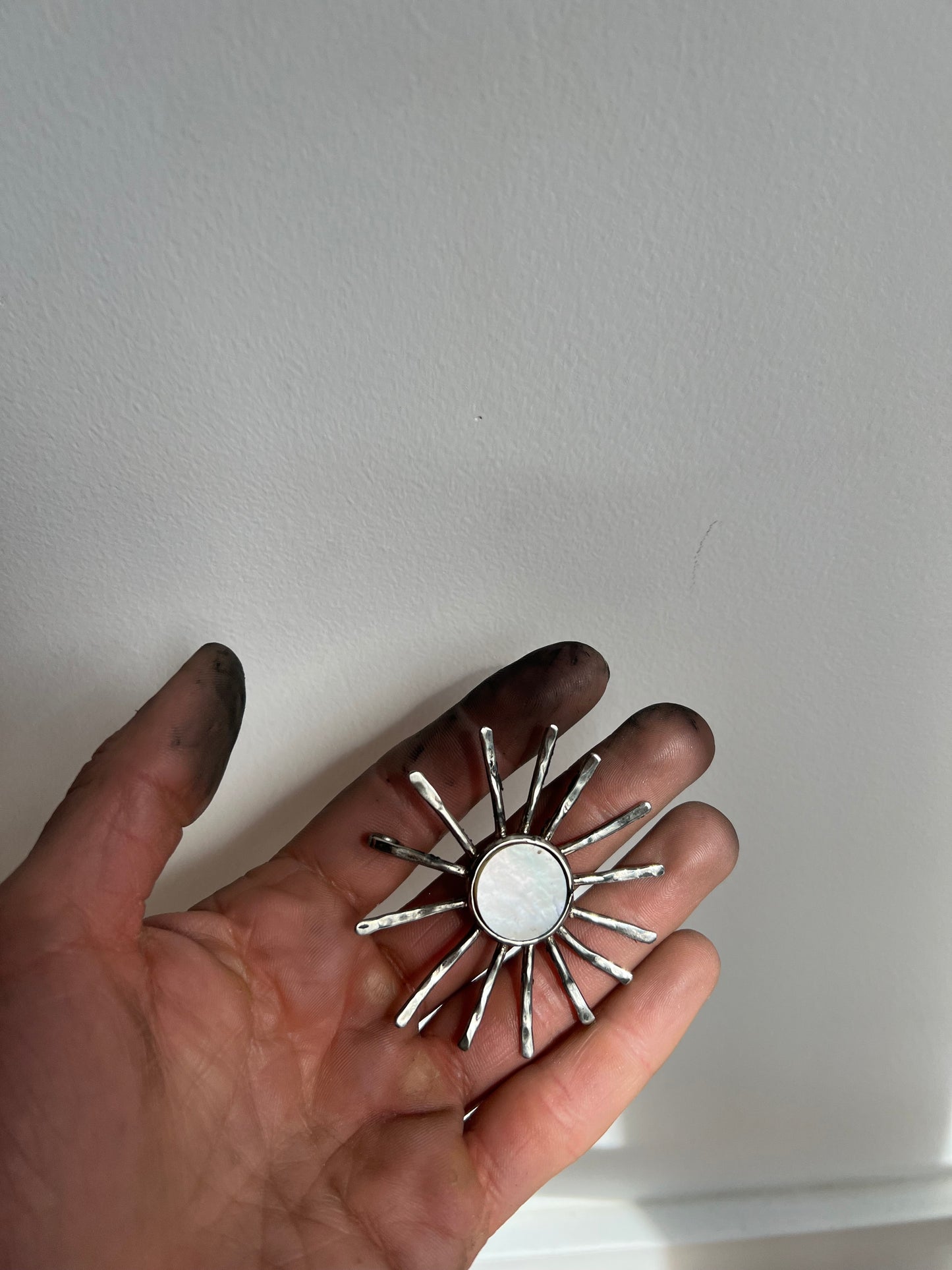 Collar Sol chico nácar redondo