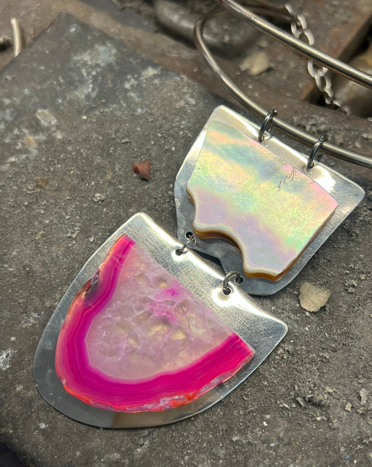 Gargantilla doble con ágata y nácar