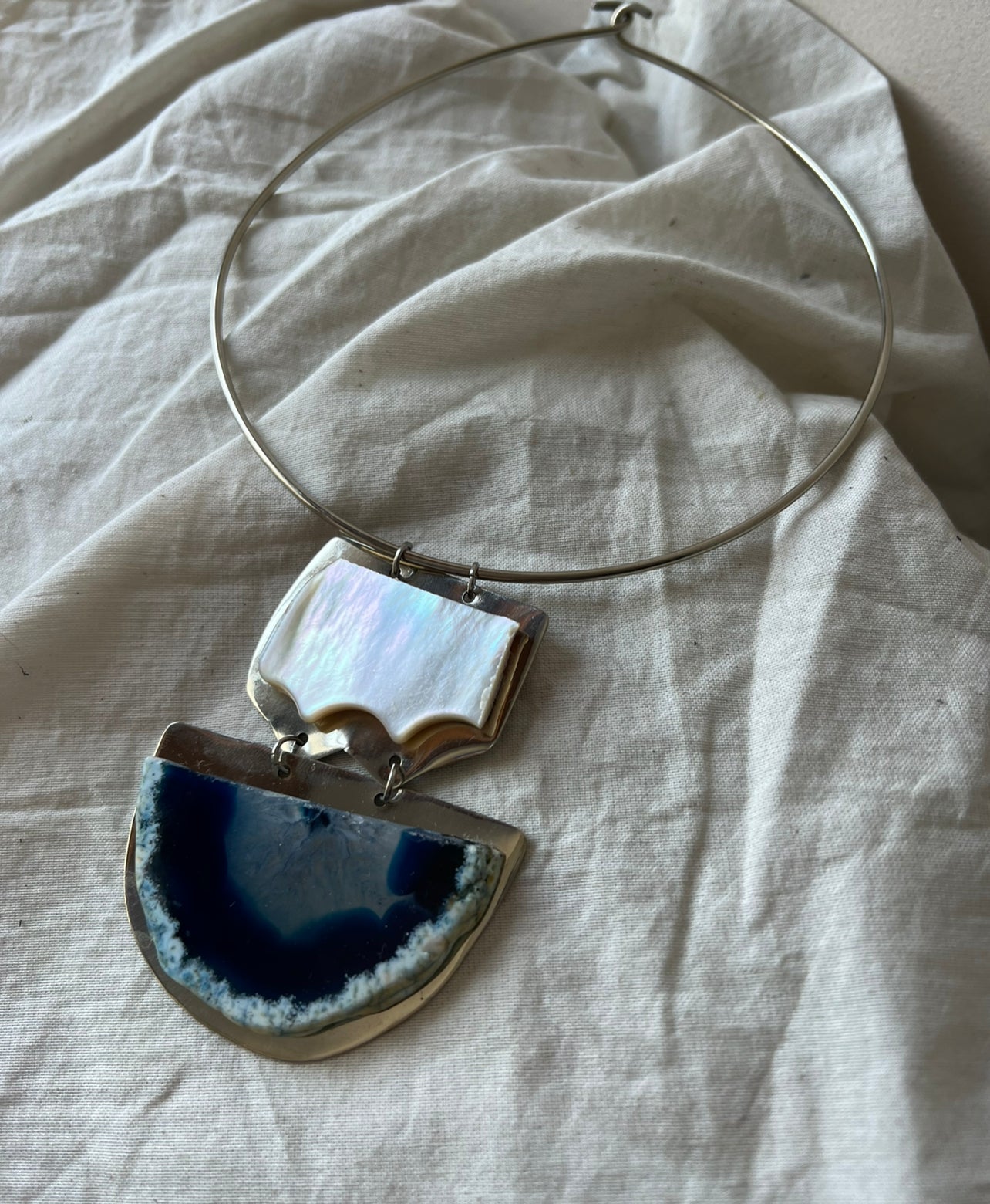 Gargantilla simple con ágata y nácar