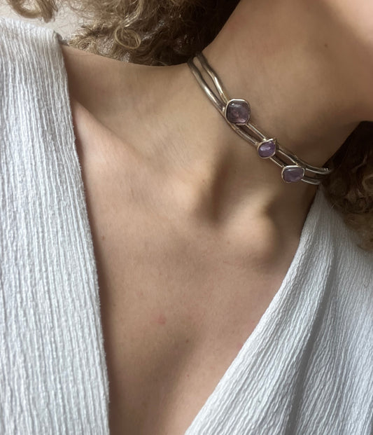 Gargantilla doble con 3 piedras