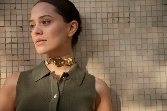 Gargantilla doble con piezas irregulares