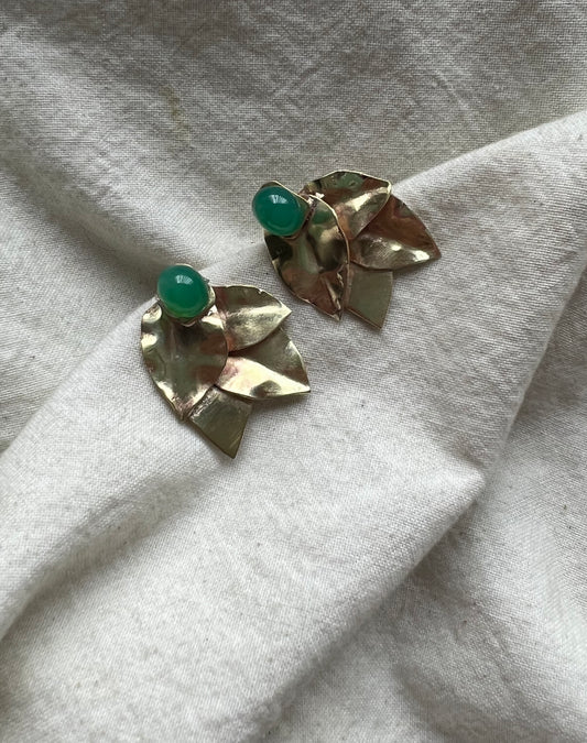 Caravanas mini hojitas con piedra